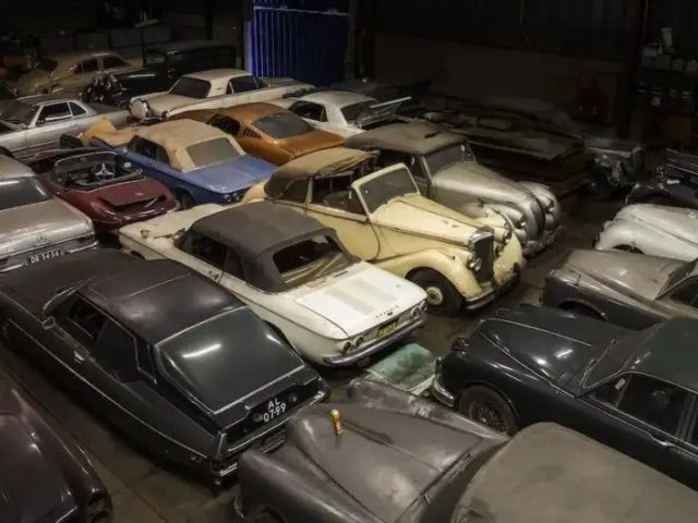 230 carros clássicos guardados há 40 anos numa igreja