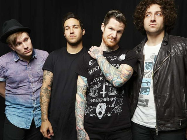 Fall Out Boy coloca lágrimas dos seus integrantes em disco de vinil