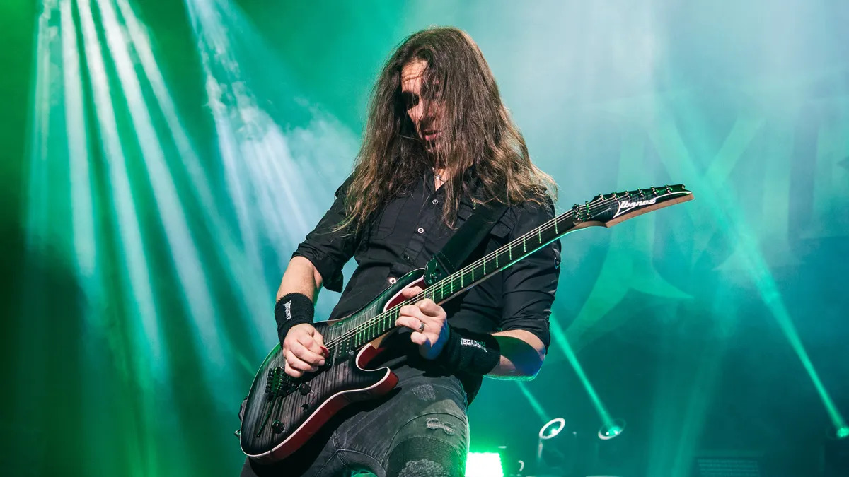 Kiko Loureiro se afasta da turnê do Megadeth
