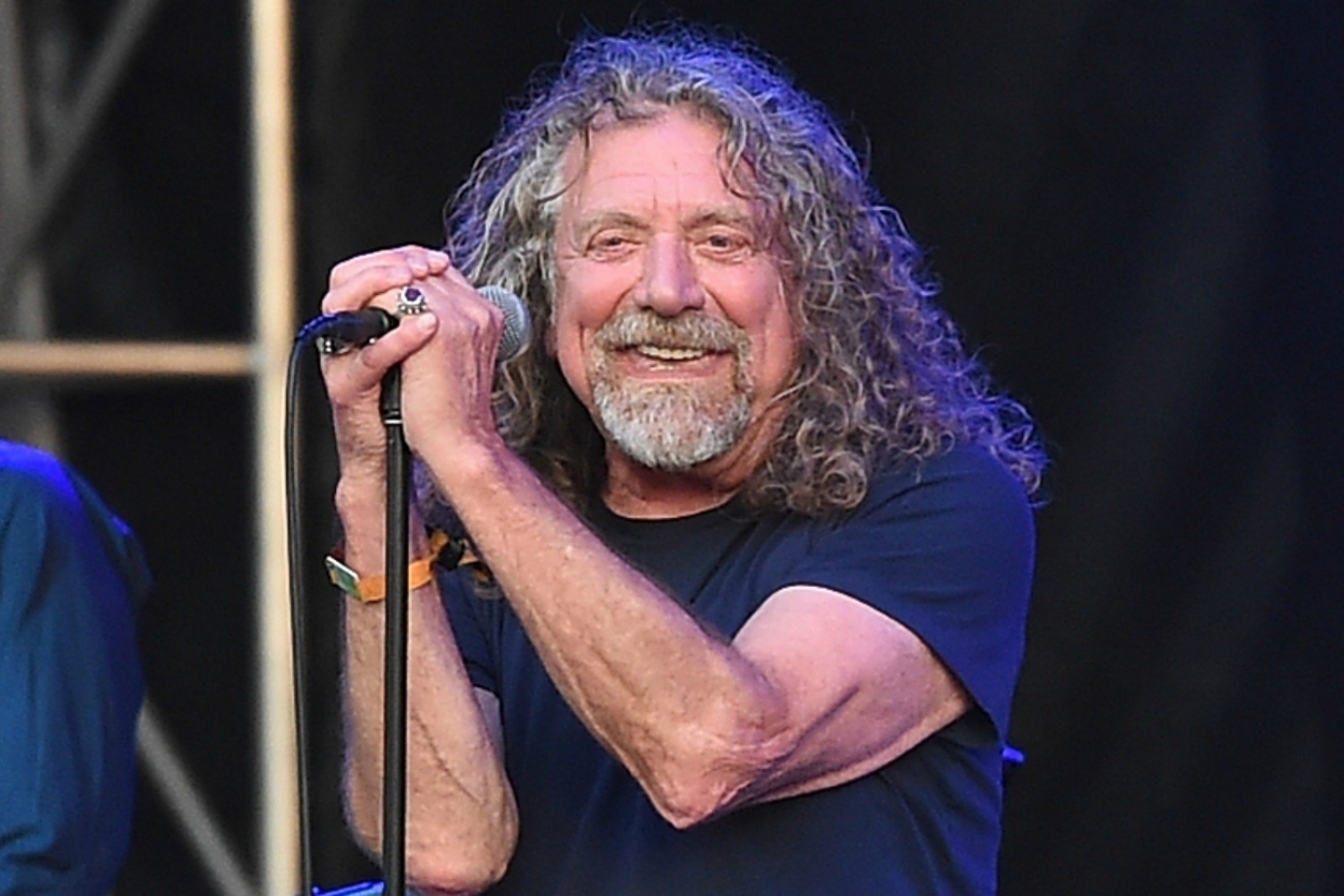 Robert Plant canta “Stairway To Heaven” após 16 anos