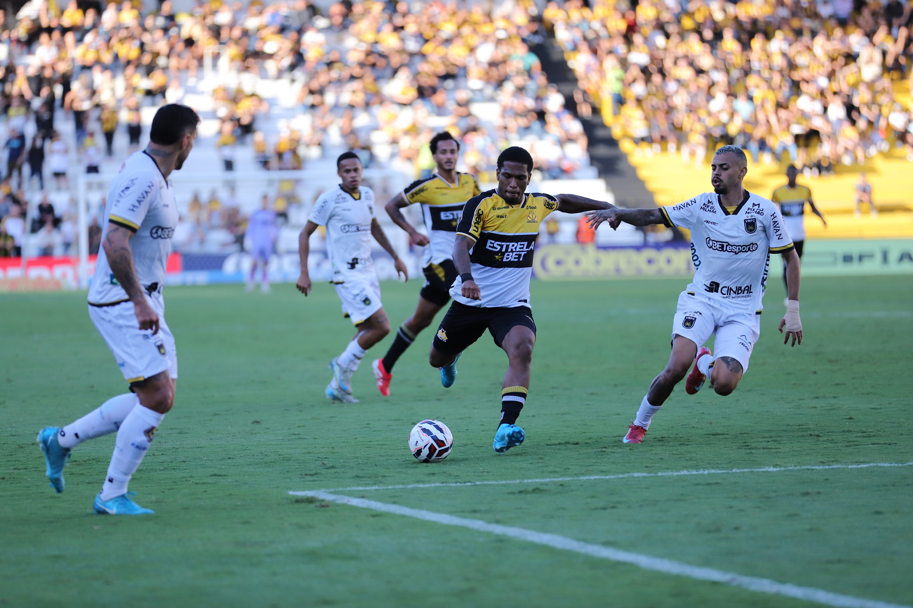 Criciúma empata com o Volta Redonda na estreia de Eduardo Baptista