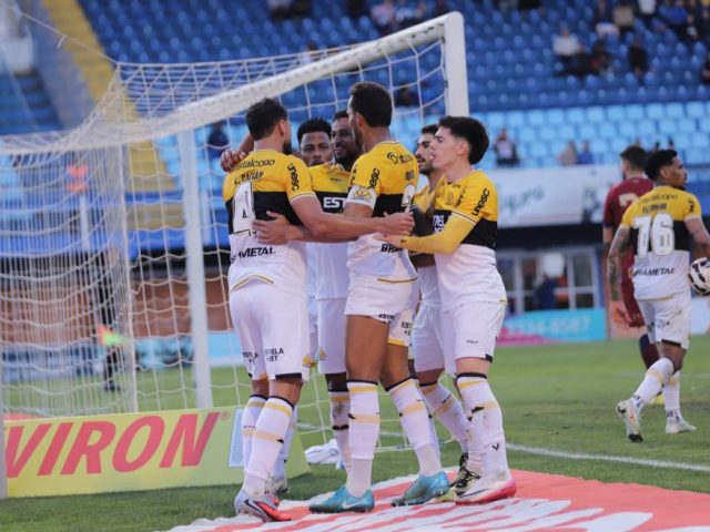 Criciúma empata com o Avaí e segue no G4