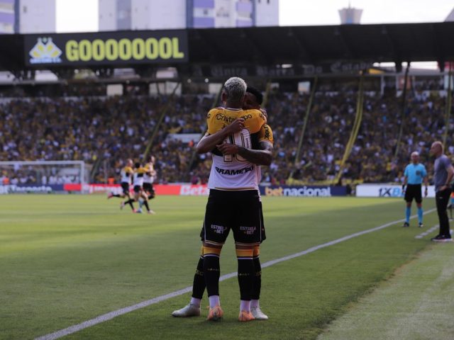 Criciúma vence em casa e depende só de si para subir