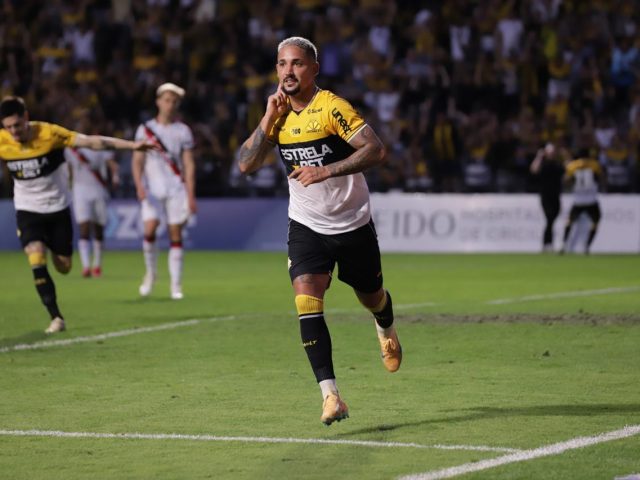 Criciúma vence em casa e se mantém na disputa da Série A