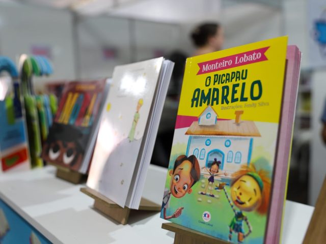 Últimos dias da Feira do Livro em Criciúma