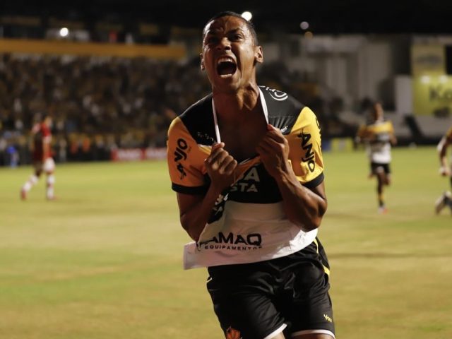 Criciúma vence em casa e entra no G4 da Série B