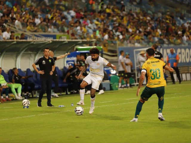 Com gol nos acréscimos, Criciúma empata fora