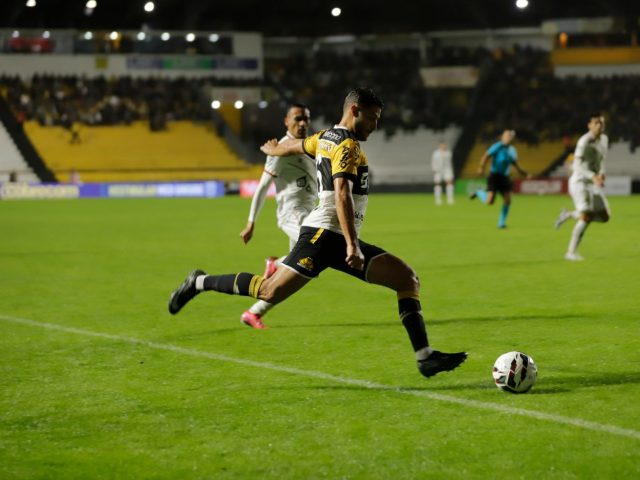 Criciúma tropeça em casa e fica no empate contra o Atlético Goianiense