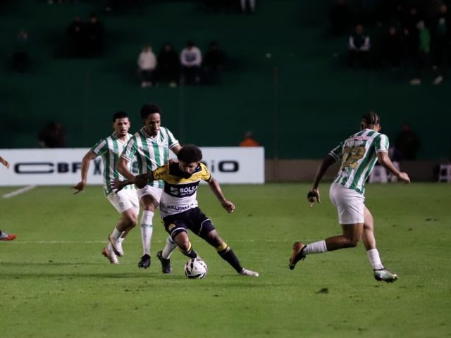 Em noite dos goleiros, Criciúma empata em Caxias do Sul