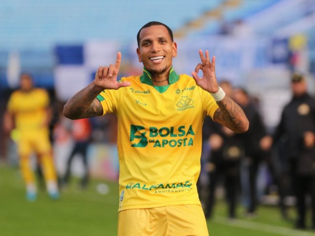 Criciúma vence o Avaí em Florianópolis e se aproxima do G6