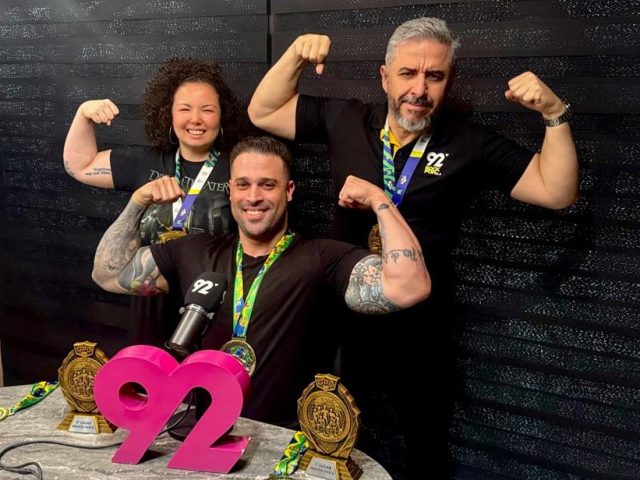 Após bariátrica, fisioterapeuta supera desafios e se destaca no powerlifting